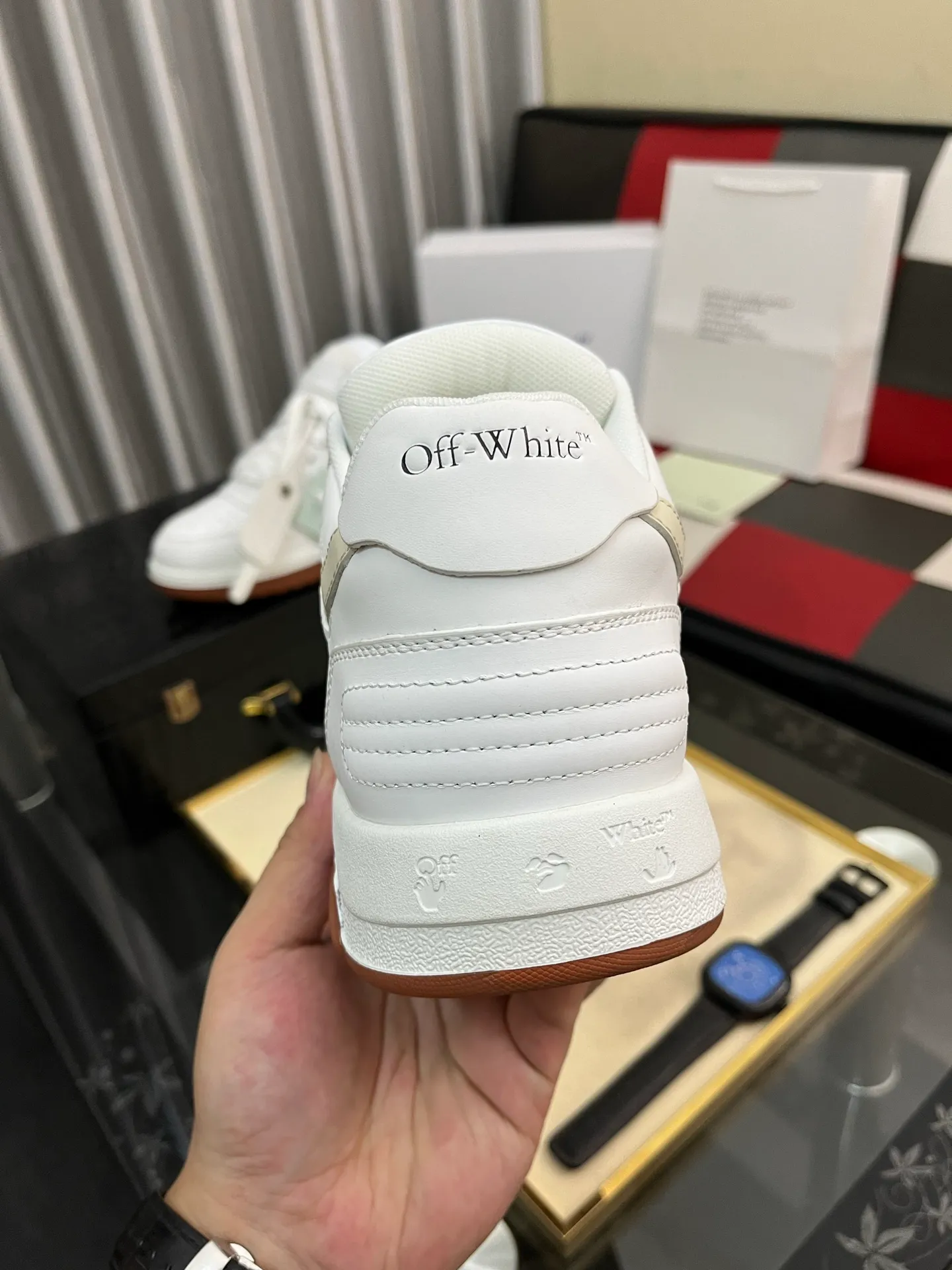 Men's shoes 💰600⌚️⌚️ OFF-White C/O VirGil Abloh fashionable and versatile casual shoes. Exclusive first release of the new model. Made of environmentally friendly cowhide leather and mesh fabric upper material. The insole is embedded with foam cushioning EVA material. The correct midsole is equipped with EVA lightweight cushioning. External tooth nail rubber outsole. The correct accessories can be customized simultaneously. Women's model: 35-40 Men's model: 39-45